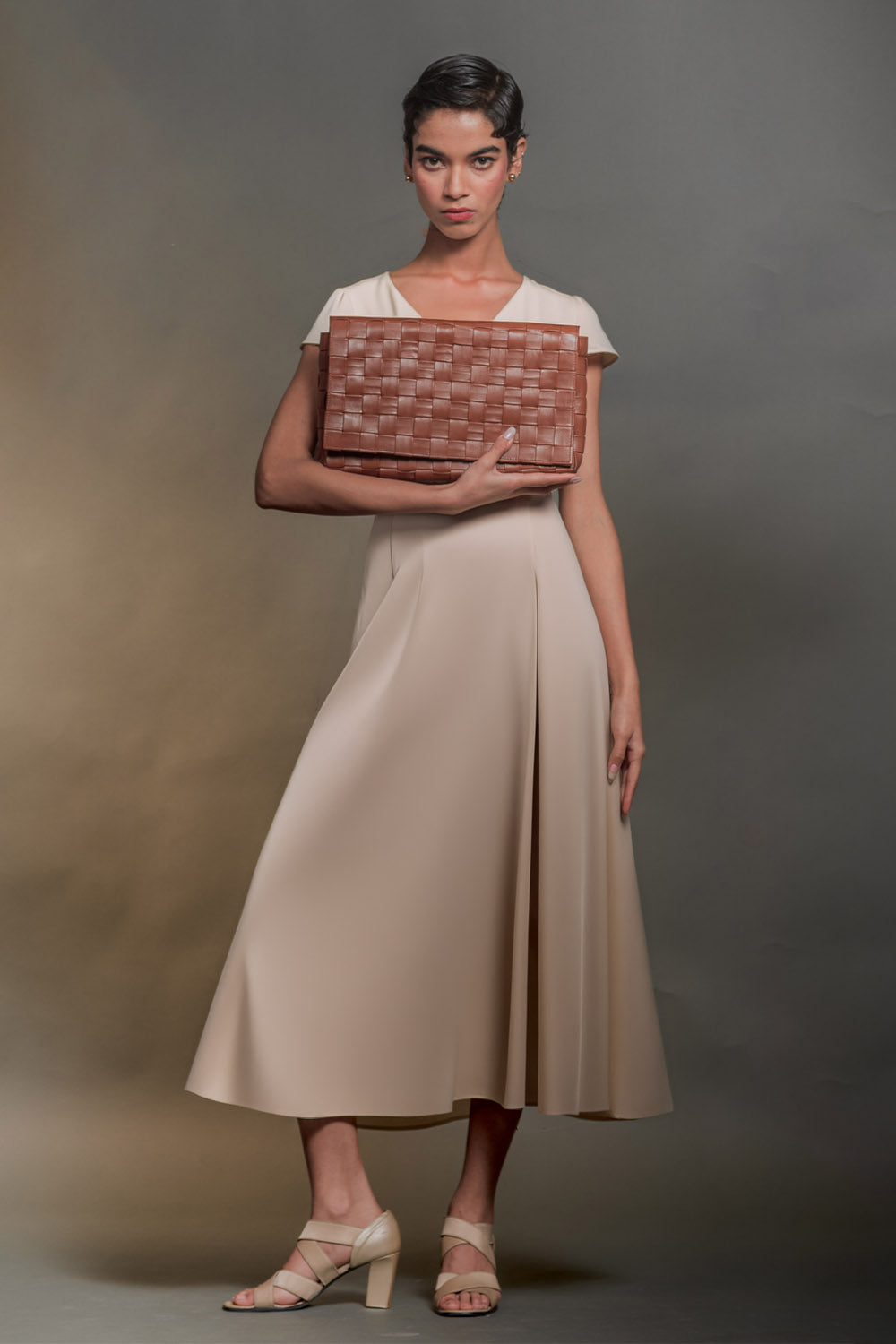 Alēo toffee handwoven leather clutch bag