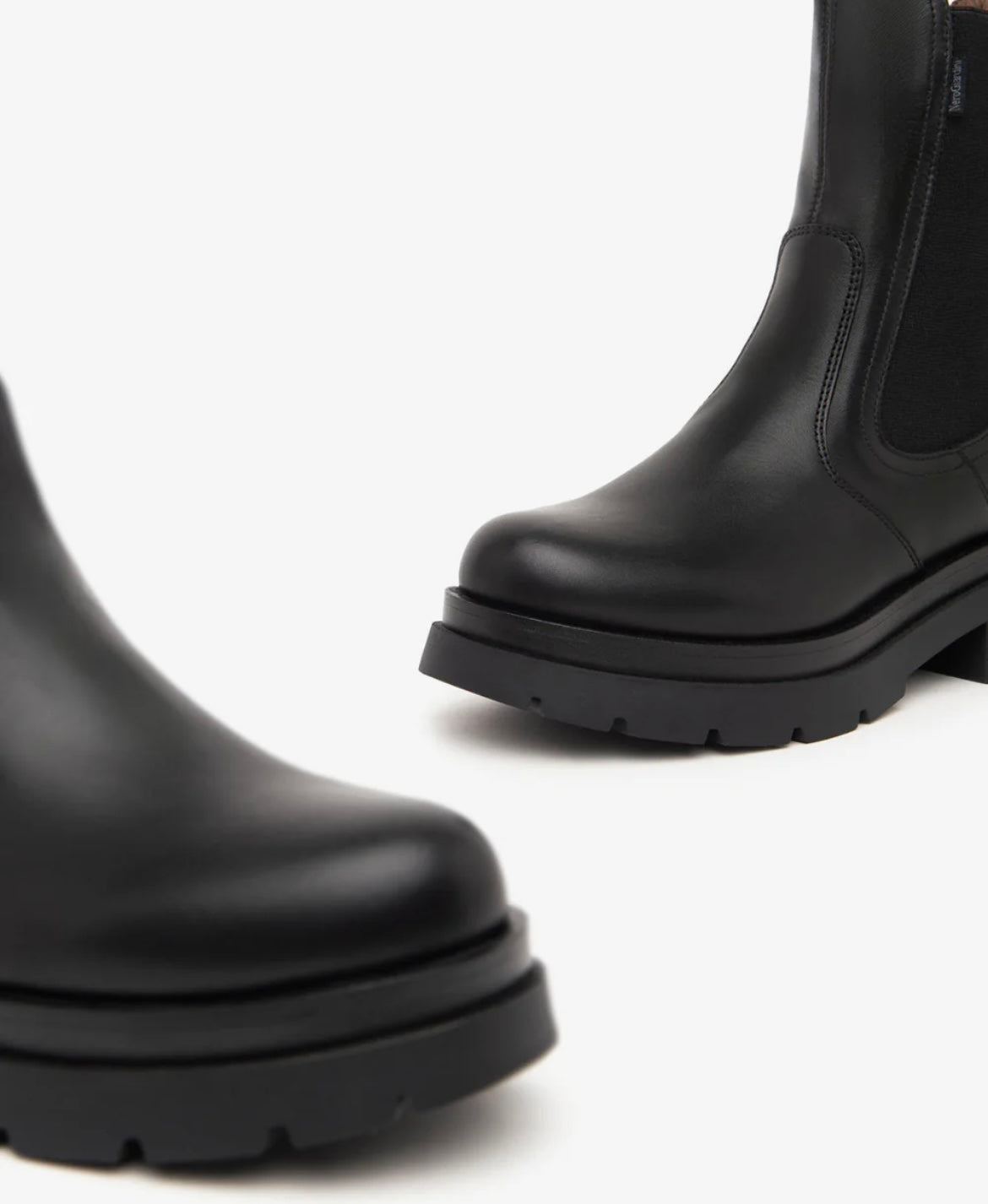 Nerogiardini black leather boots