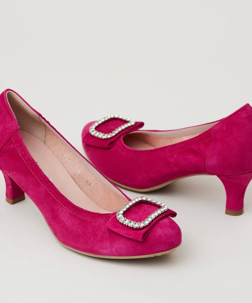 Le babe fuchsia pink suede shoe