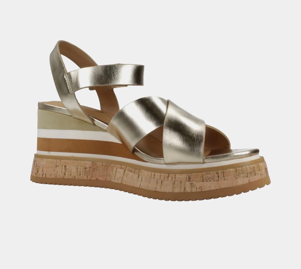 Repo gold leather platform sandals