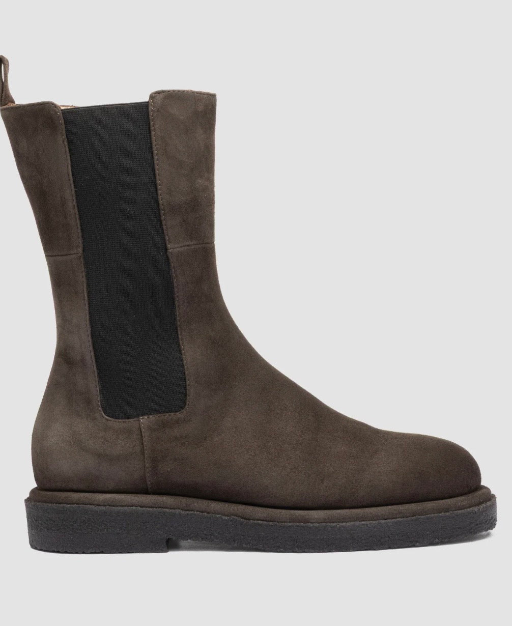 POMME D’OR dusty brown suede Chelsea boots
