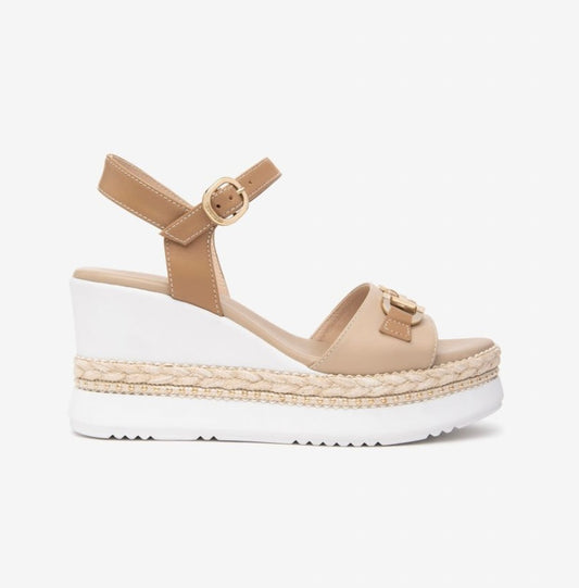 NeroGiardini beige leather wedges