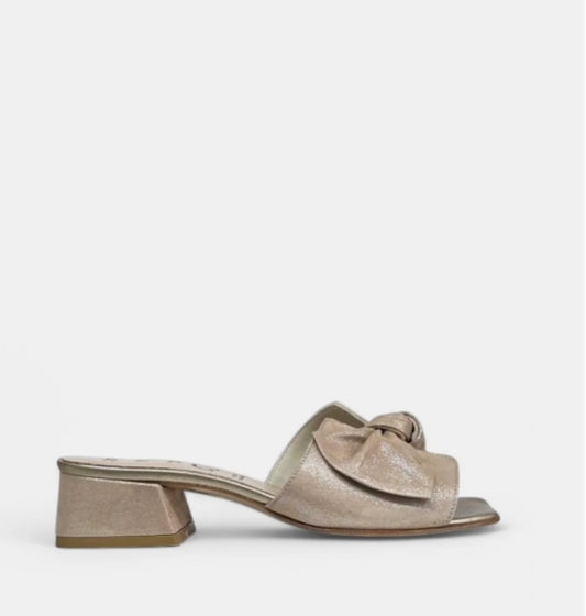 Repo champagne leather mule