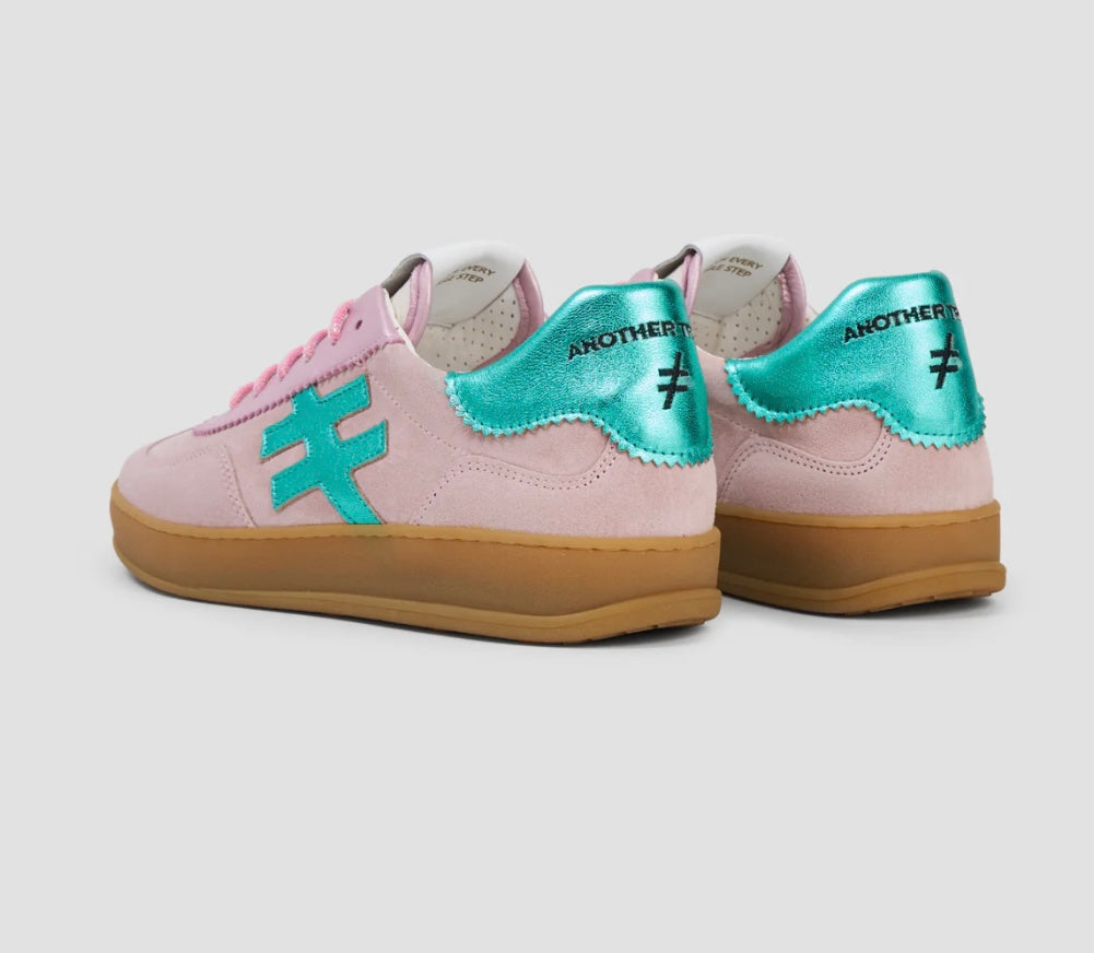 ANOTHER TREND dusky pink suede