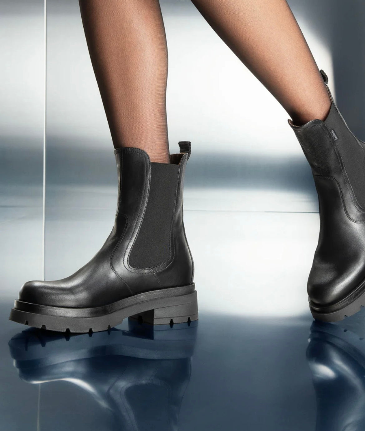 Nerogiardini black leather boots