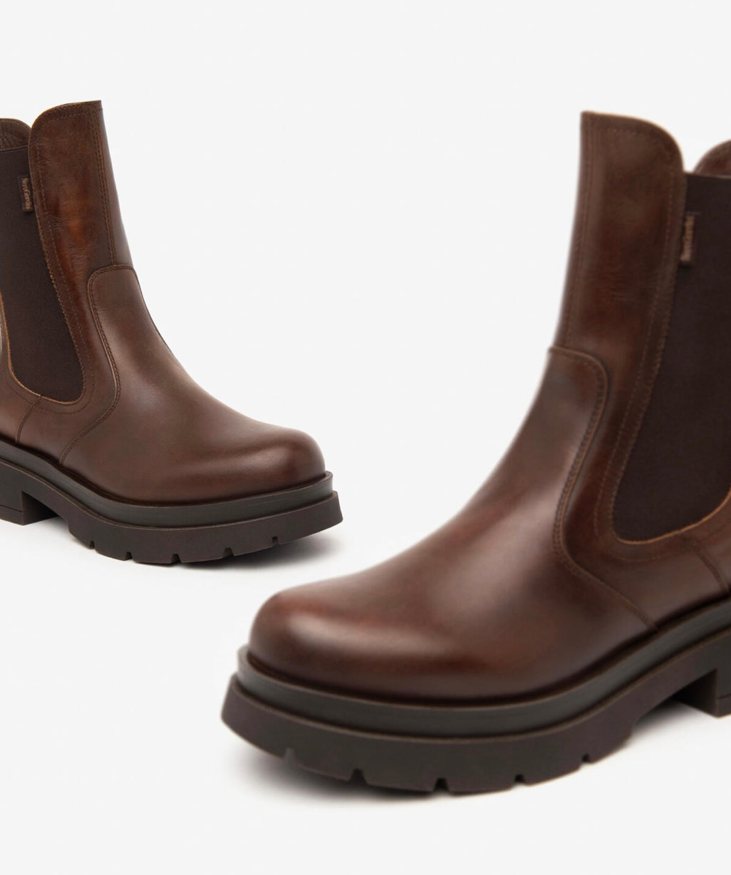NeroGiardini brown leather chunky Chelsea boot