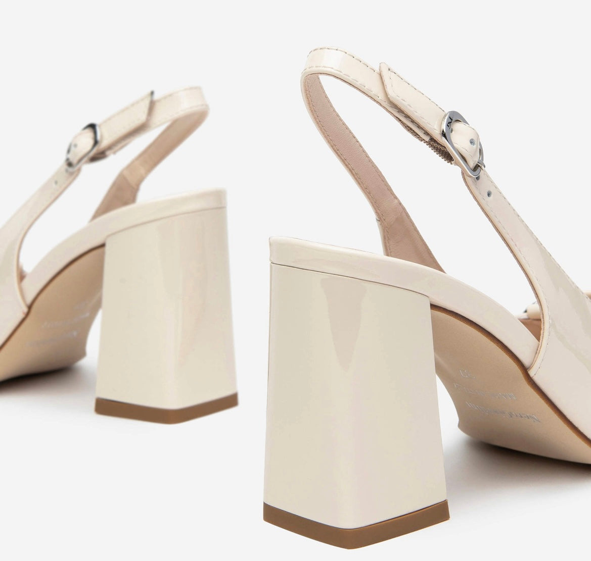 Nerogiardini patent leather pumps