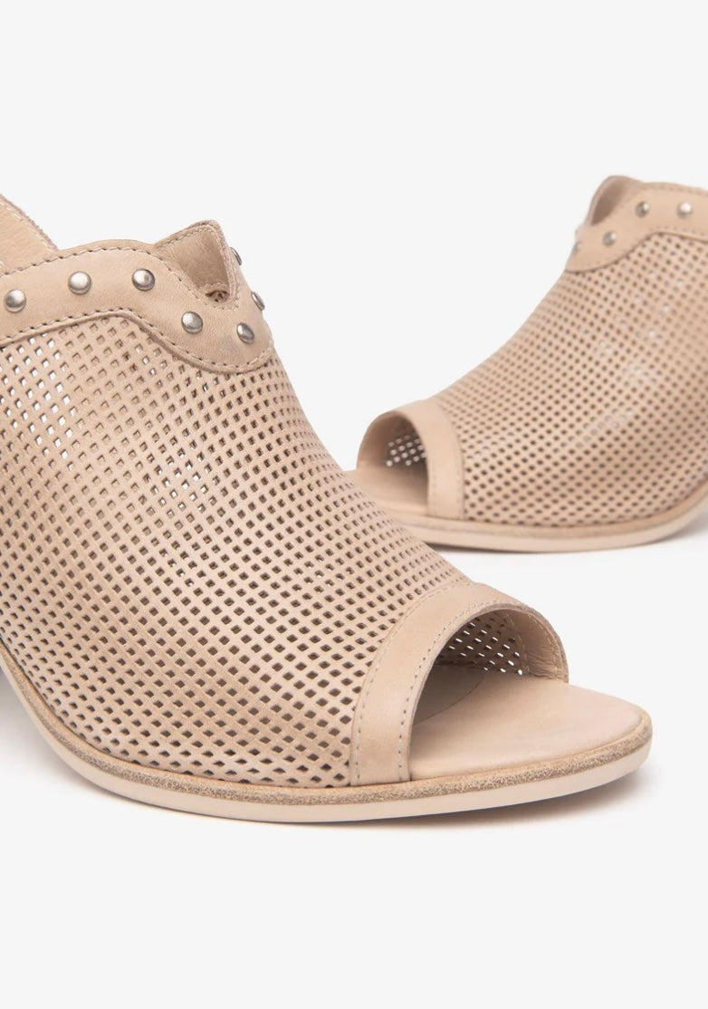NeroGiardini taupe leather slingback sandals