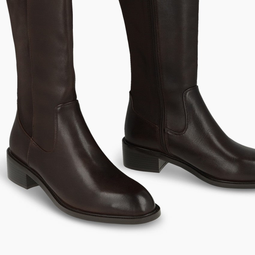 Brown leather boots with fabric stretch