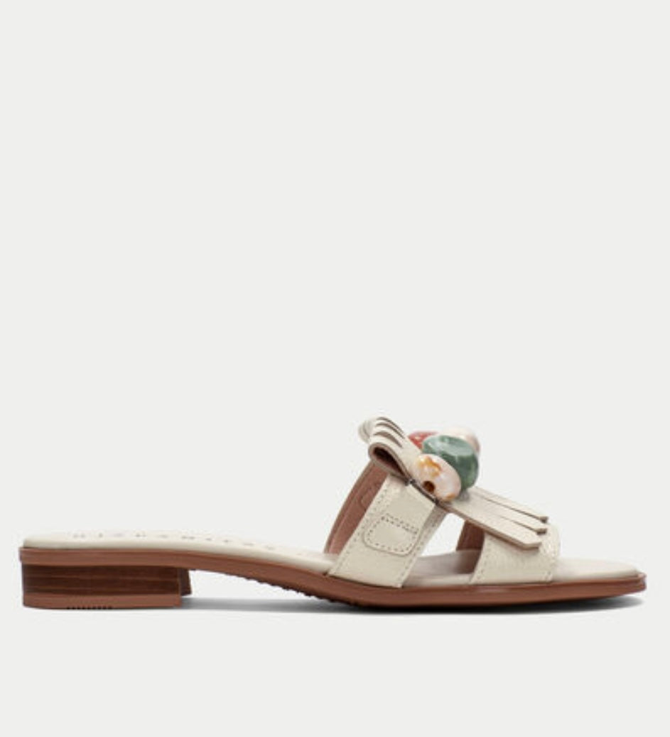 Hispanitas cream leather flat sandal with bead decoration