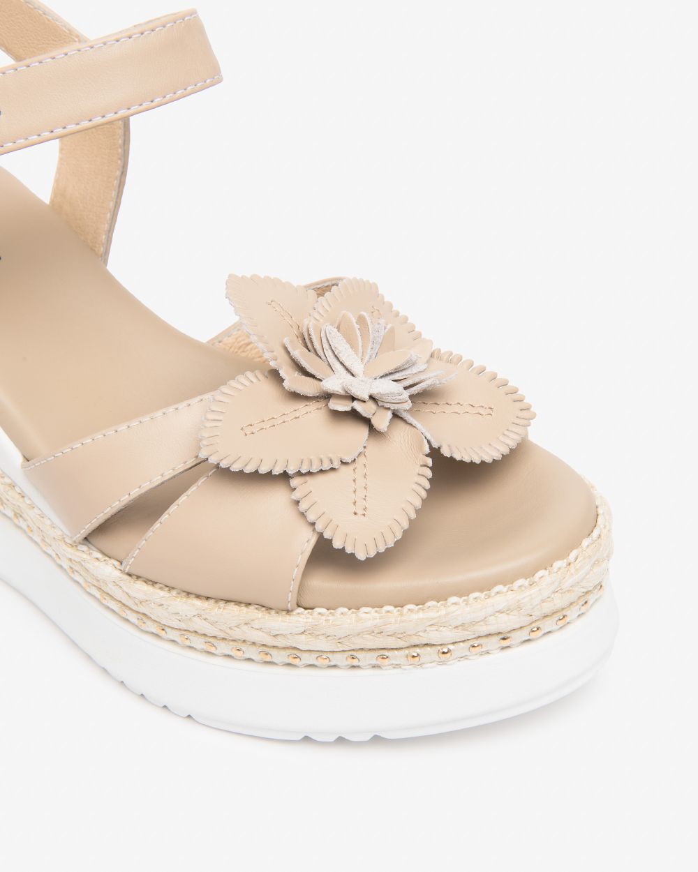 Nerogiardini cream wedge leather sandals