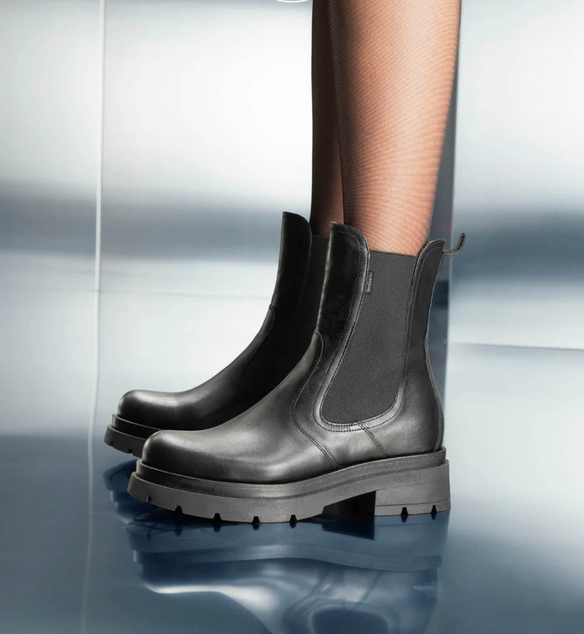 Nerogiardini black leather boots