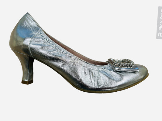 Le babe silver pumps