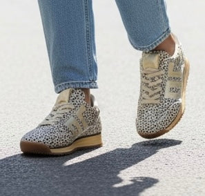 Back 70 pale gold animal print