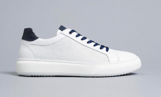 White leather sneaker - ...melissa k...